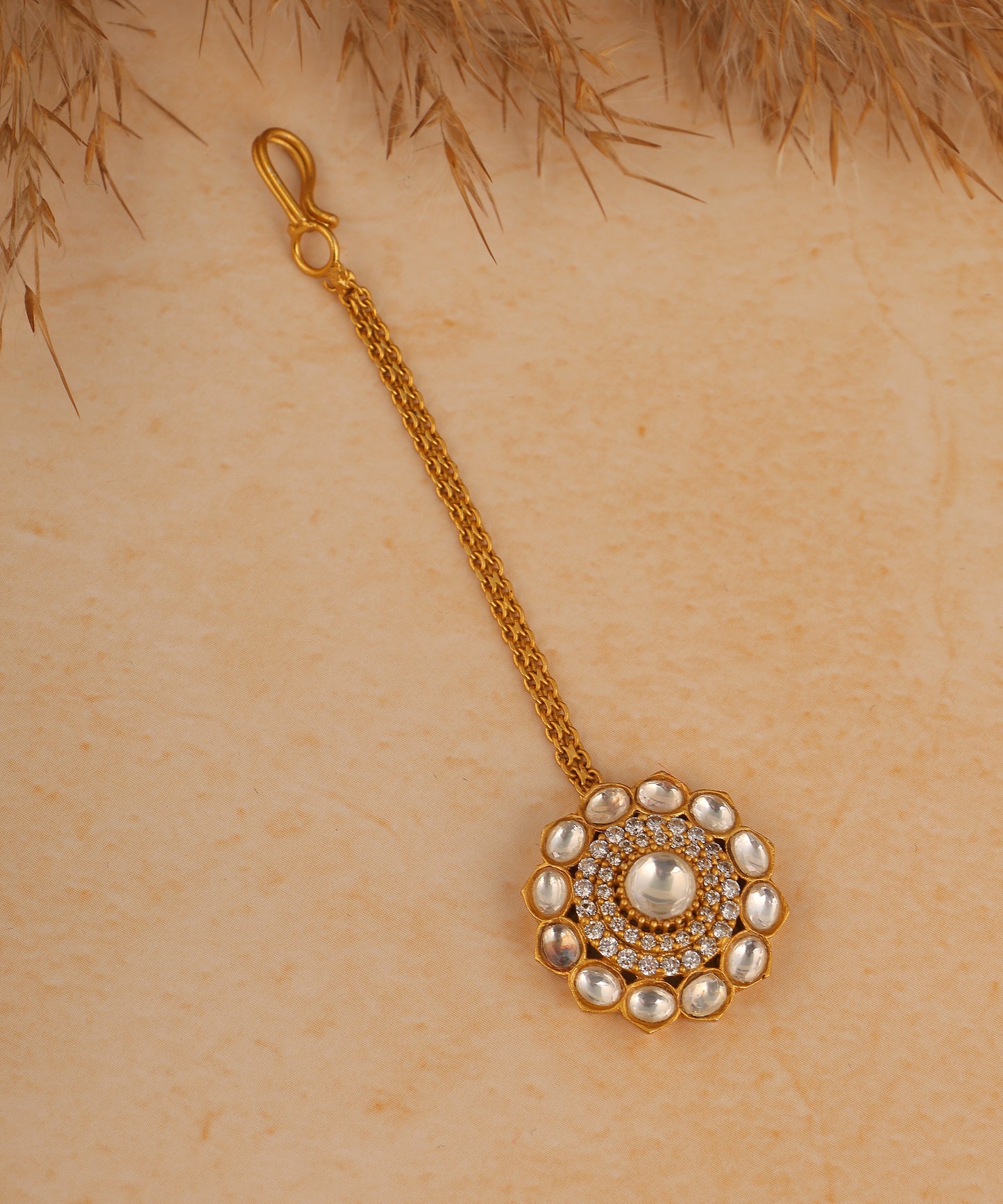 Polki Flower Patterned Maangtikka