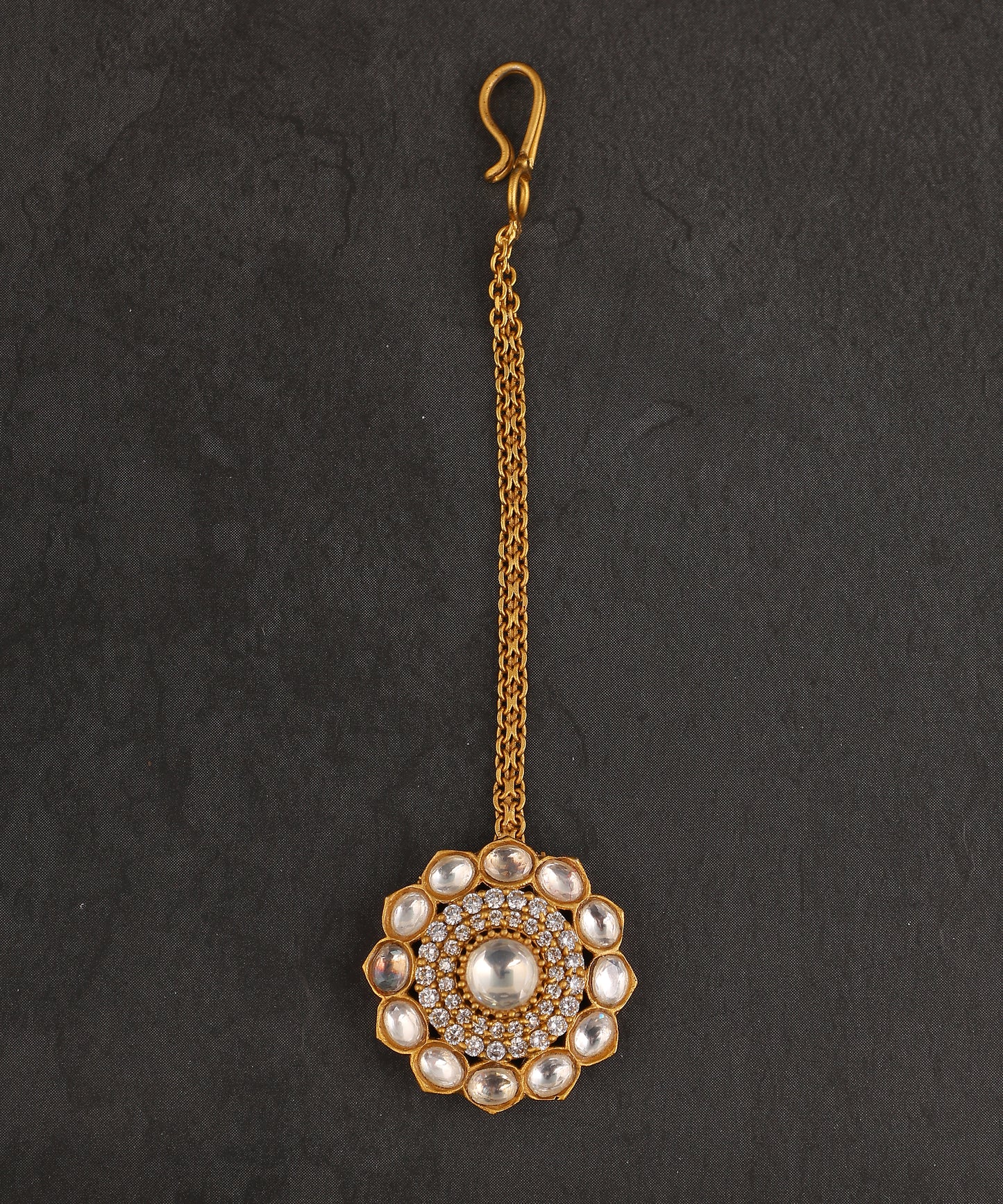 Polki Flower Patterned Maangtikka