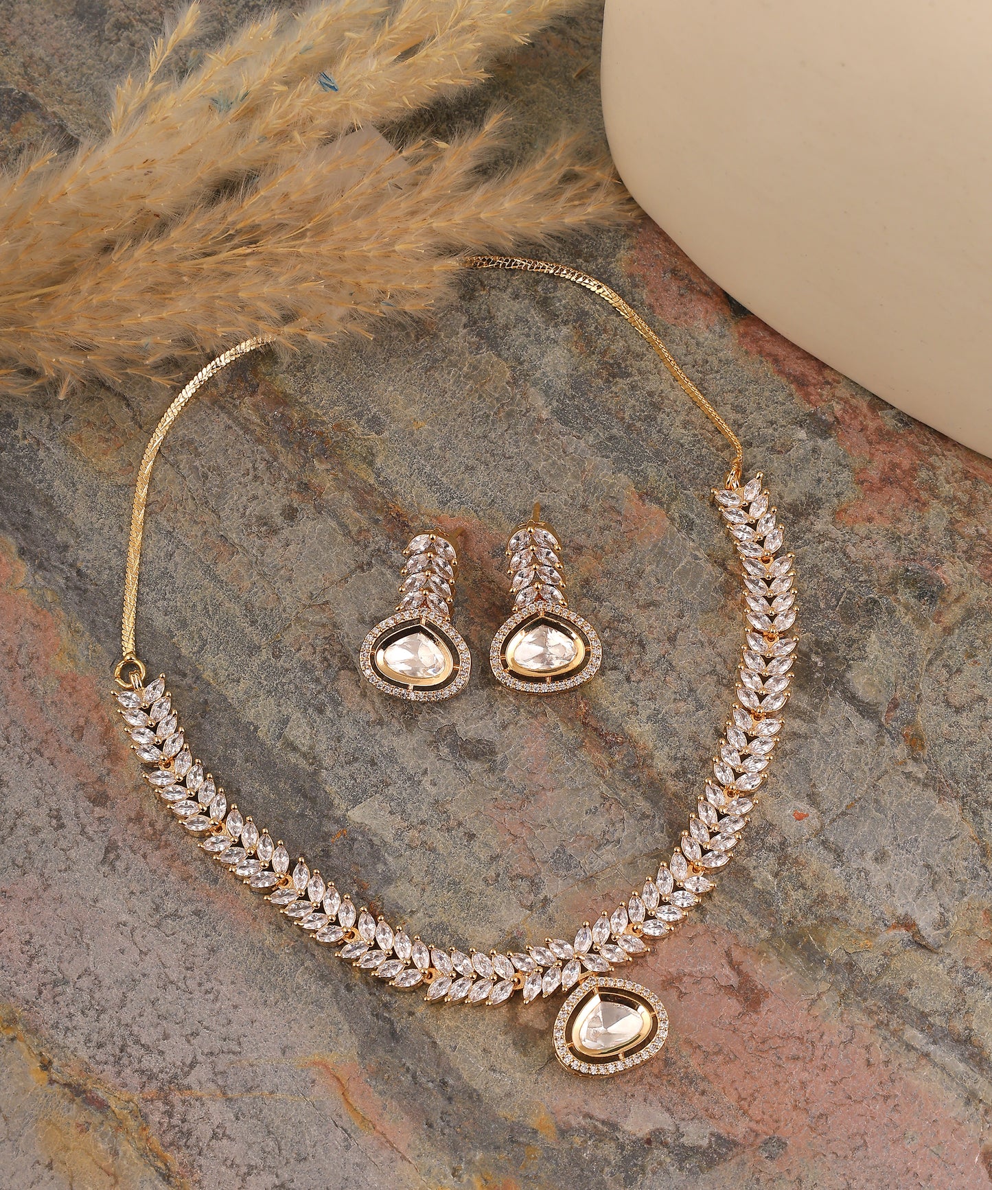 Polki And Artificial Diamond Necklace In Gold Finish