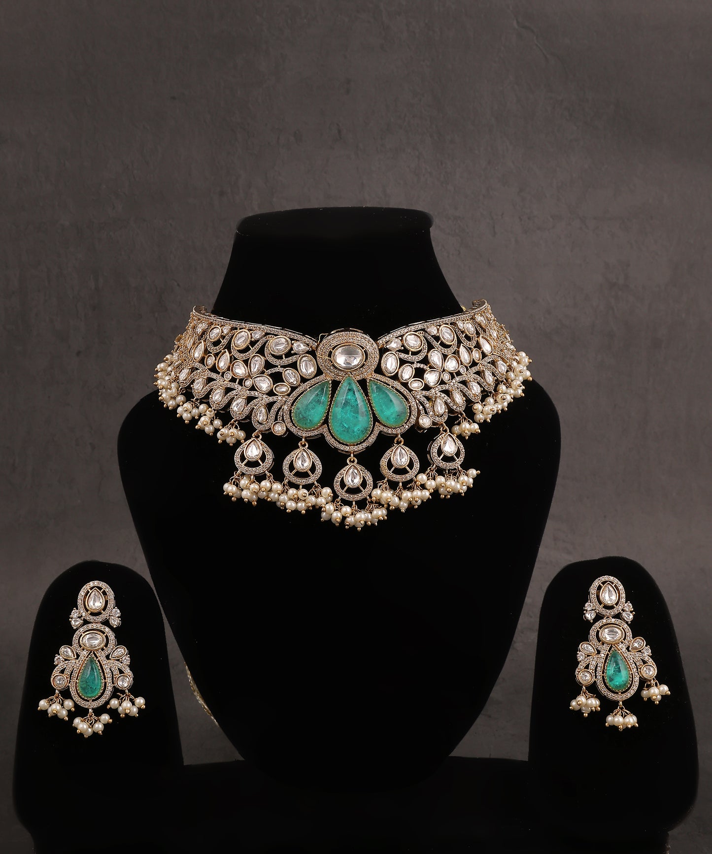 Polki Choker With Statement Emerald Green Stone