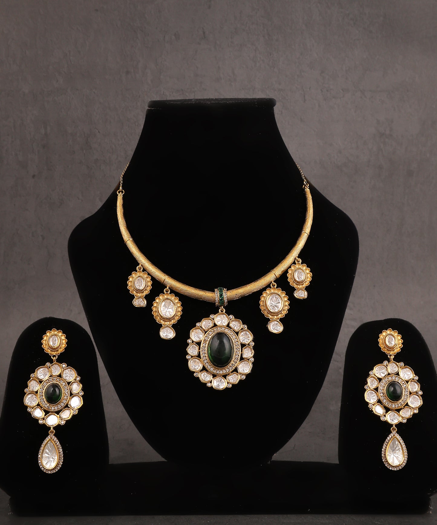 Mandira Hasli Featuring Emerald Doublet Stone And Polkis With 18K Gold Plating