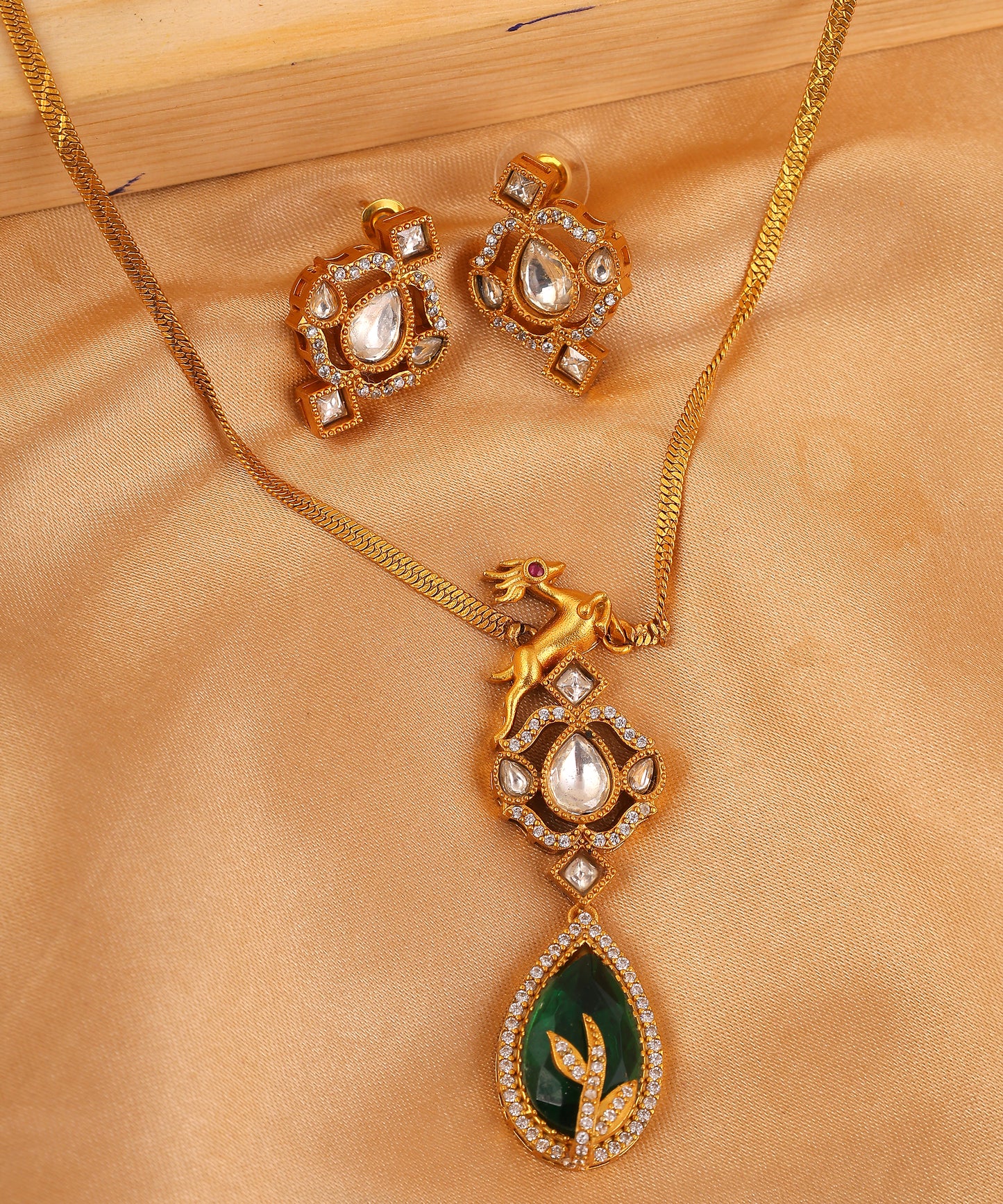 Emerald Leaf Pattered Drop Pendant Set/Necklace With Studs