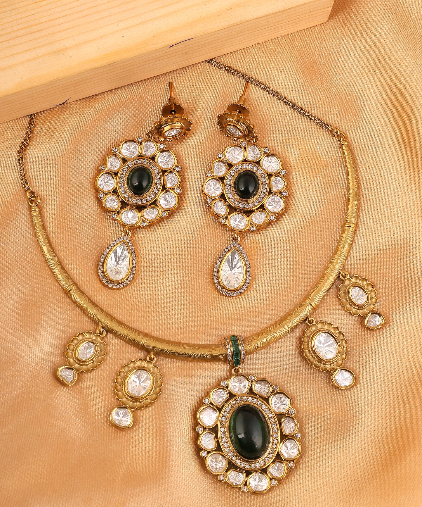 Mandira Hasli Featuring Emerald Doublet Stone And Polkis With 18K Gold Plating