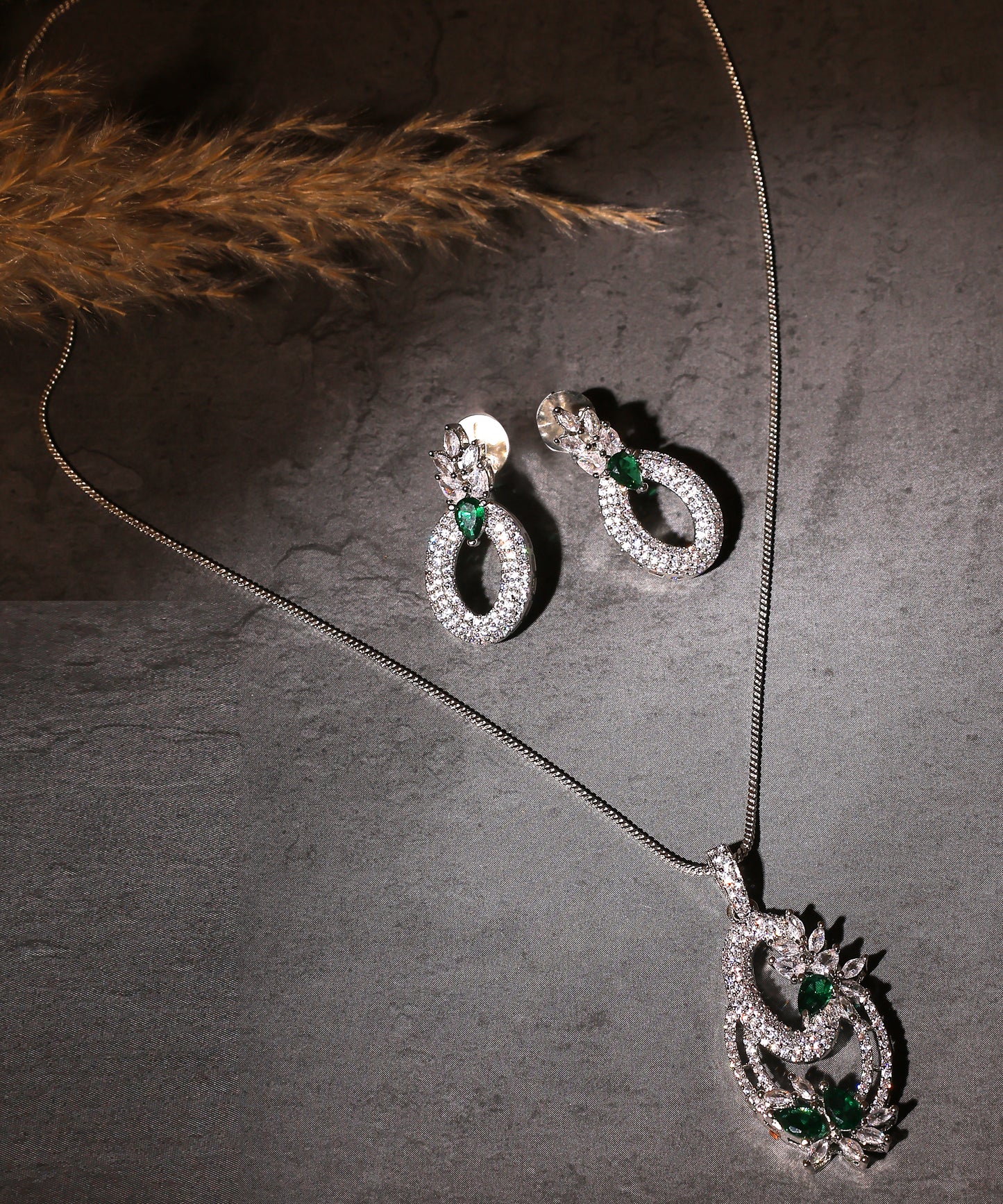 Crystal And Emerald Designer Artificial Diamond Pendant Set/Necklace
