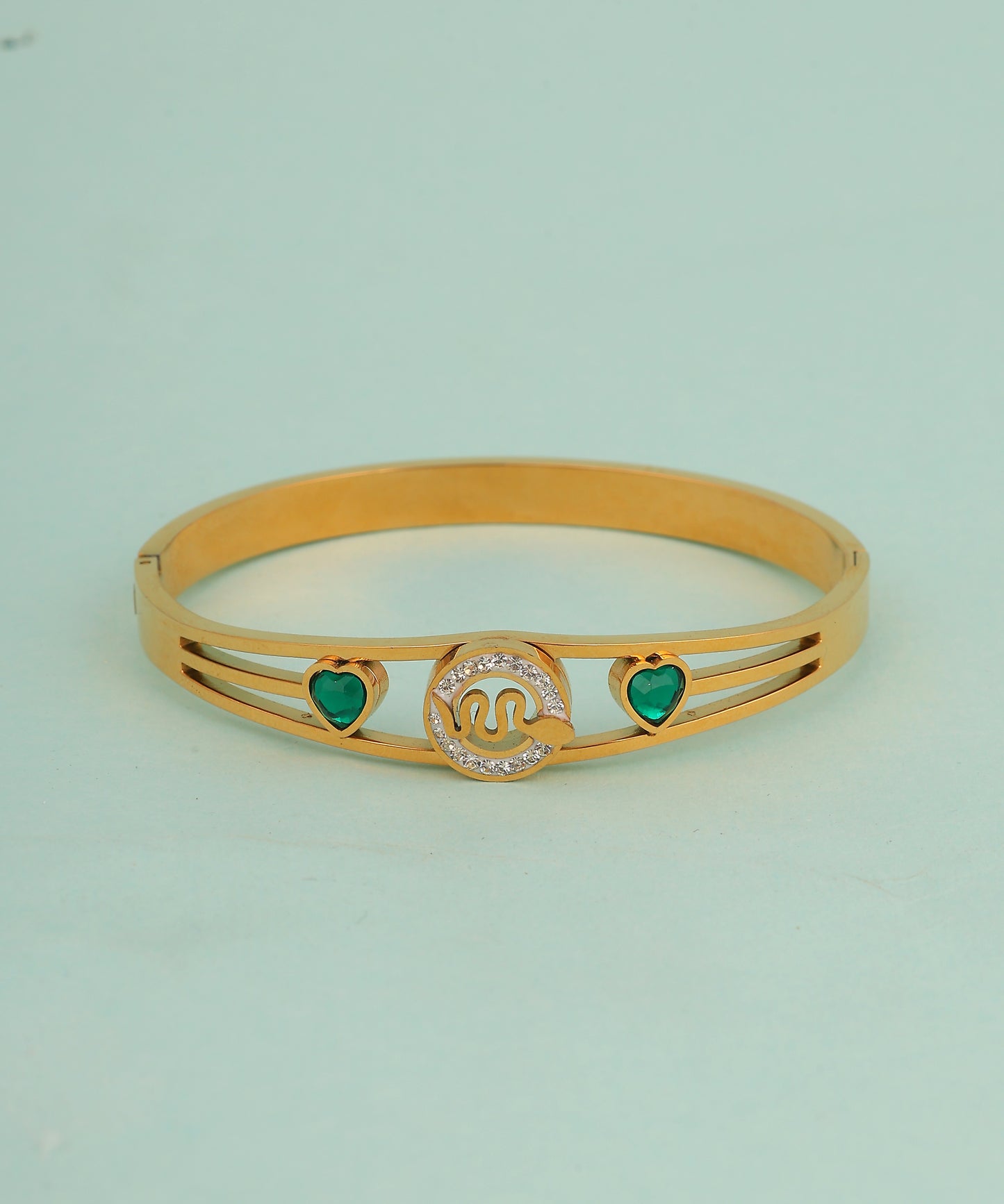 Anti Tarnish Bracelet With Green Heart And Centre Embellishment