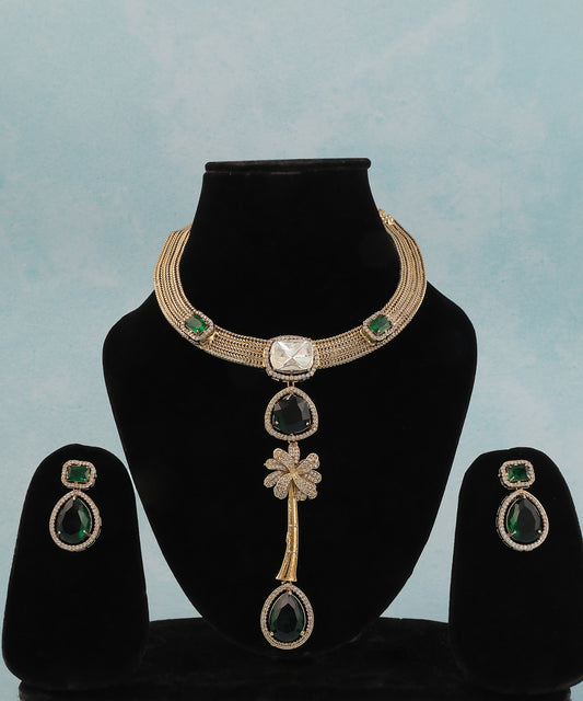 Nayab Hasli/Necklace Featuring Emerald Stones