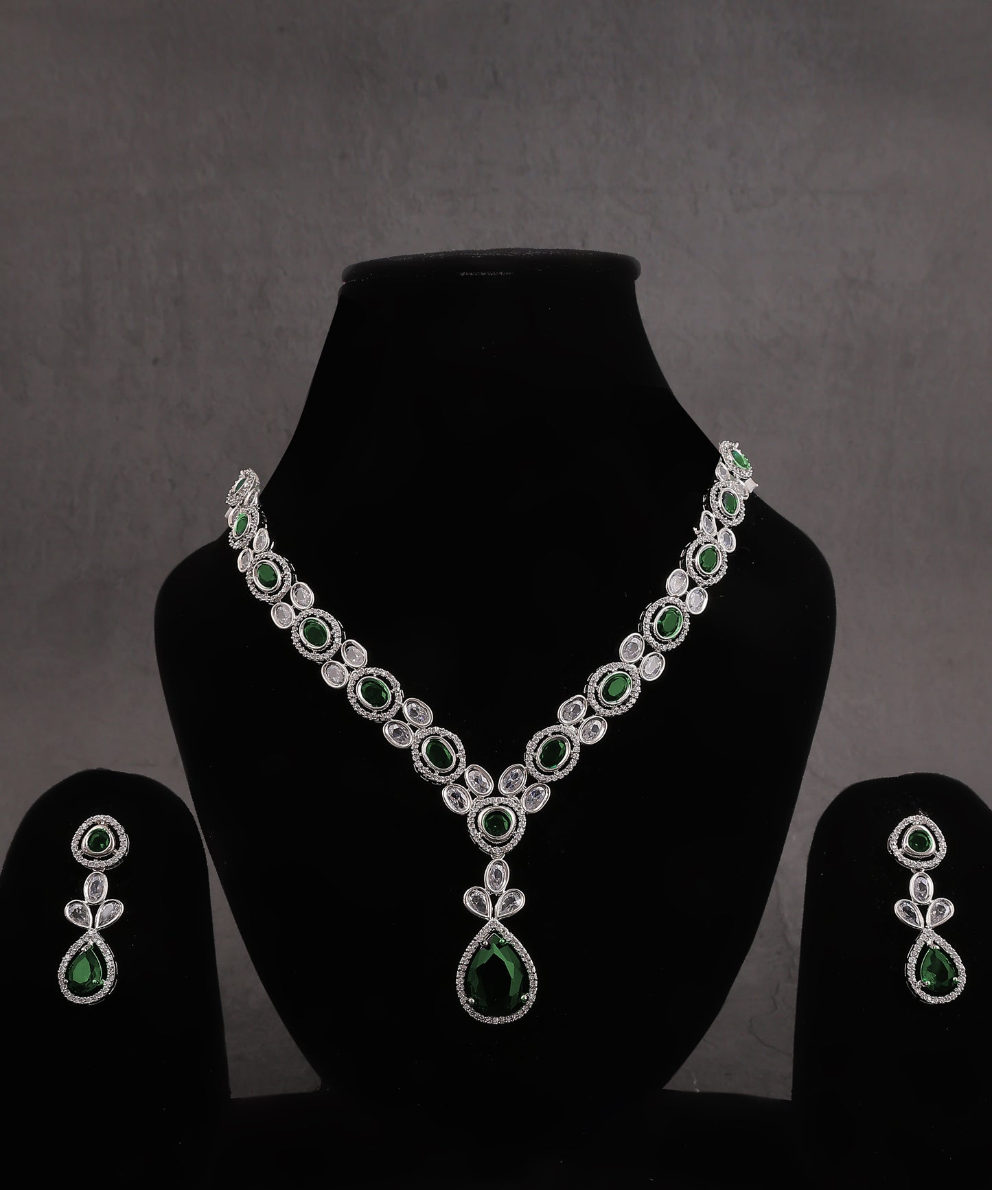 Tear Drop Pattern Inspired Emerald Artificial Diamond Necklace