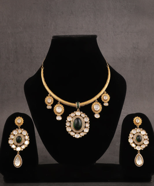 Mandira Hasli Featuring Emerald Doublet Stone And Polkis With 18K Gold Plating