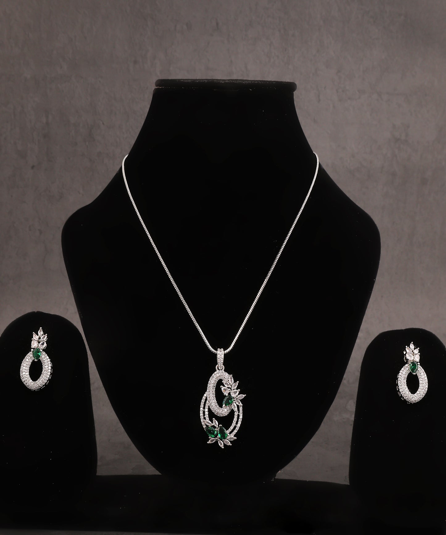 Crystal And Emerald Designer Artificial Diamond Pendant Set/Necklace