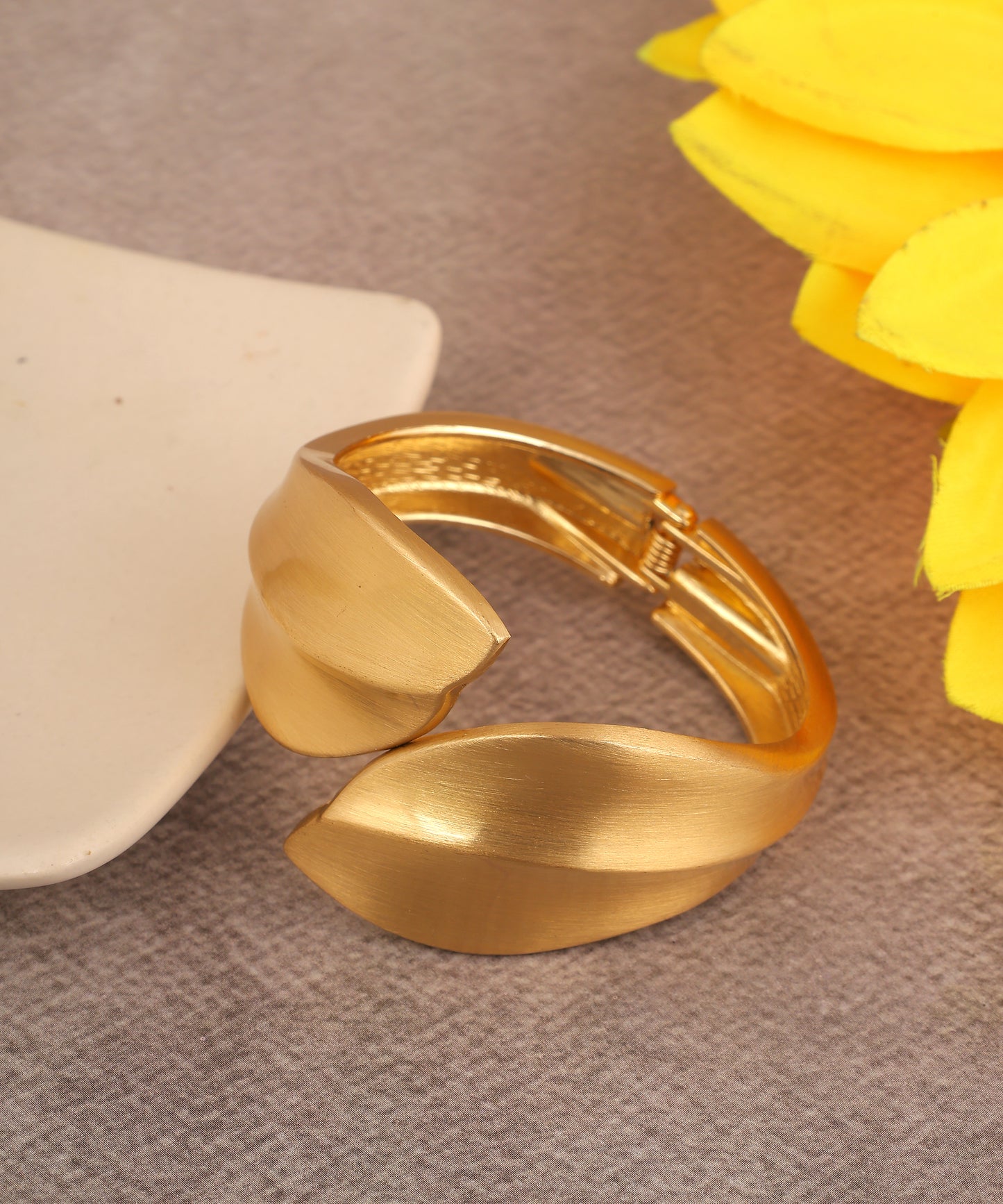 Front Open Leaf Pattered Handcuff/Bracelet