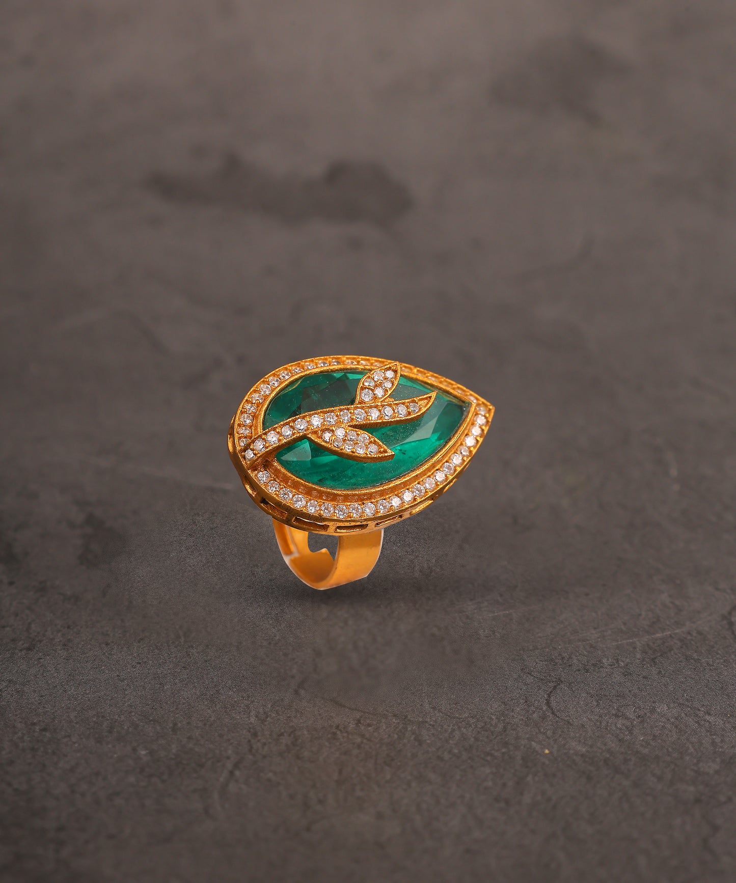 Leaf Patterned Emerald Stone Studded Ring