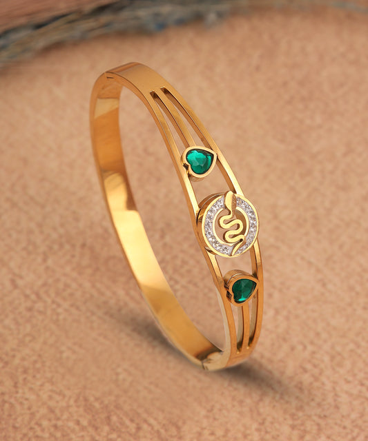 Anti Tarnish Bracelet With Green Heart And Centre Embellishment
